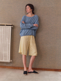 Full-length view of the Bovalow Pant in Marthe yellow print by American Vintage, styled with blue sweatshirt