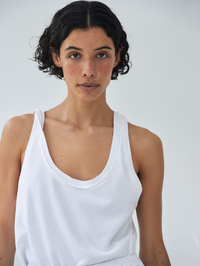 Front view of the Vibtown Tank in Blanc Vintage by American Vintage with scoop neckline
