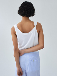 Back view of the Vibtown Tank in Blanc Vintage by American Vintage, showing scooped neckline
