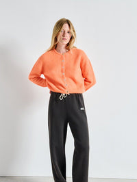 AMERICAN VINTAGE Vitow Sweater in Carotte Fluo Chine in Carotte Fluo Chine – Image 4