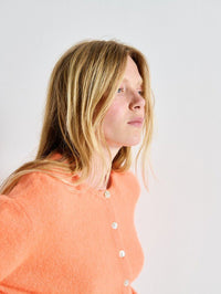 AMERICAN VINTAGE Vitow Sweater in Carotte Fluo Chine in Carotte Fluo Chine – Image 5