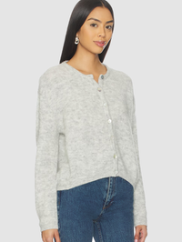 Front view of the Vitow Sweater in Gris Clair Chine by American Vintage with pearl button closure