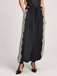 CINQ A SEPT ESME SATIN VERNE PANT IN BLACK/GARDENIA – Image 2