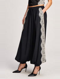 CINQ A SEPT ESME SATIN VERNE PANT IN BLACK/GARDENIA – Image 7