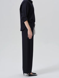 Side view of the Citizens of Humanity Brynn Drawstring Trouser in Navy showing its fluid drape.