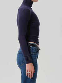 Side view of the Citizens of Humanity Caradene Turtleneck in Navy with long ribbed sleeves.