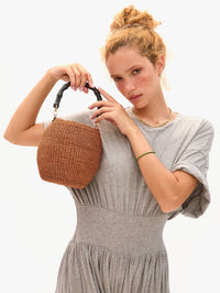 CLARE V. POT DE MIEL - 2