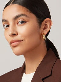 JENNY BIRD Tome Hoops Large In High Polish Gold in HIGH POLISH GOLD – Image 2