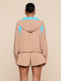 L'AGENCE LARK COLORBLOCKED WINDBREAKER IN LIGHT HAZELNUT/CAPRI BLUE - 6
