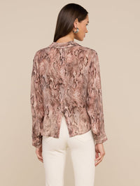 L'AGENCE COSETTE CROP HI LOW SHIRT IN WESTERN SNAKE – Image 4