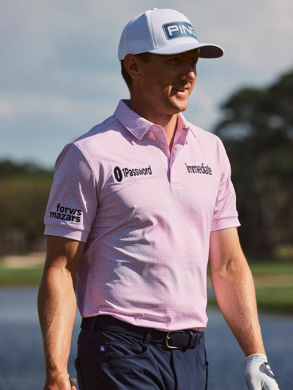 Versa Short Sleeve Polo in Rose Circle Geo