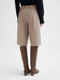Back view of the Roberto Collina Bermuda Pant in Taupe showing the welt pocket and wide leg