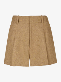 SMYTHE Tortilla Mid Rise Pleated Short in TORTILLA – Image 6