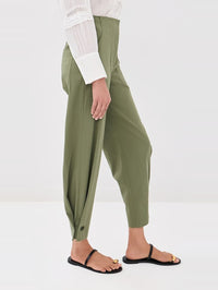 VERONICA BEARD Stapleton Pant in Stone Army in Stone Army – Image 4